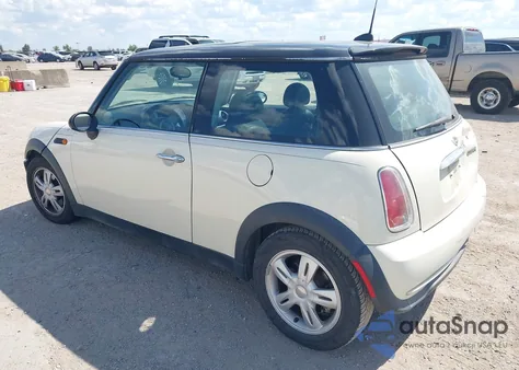 2006 Mini Cooper z USA, uszkodzony, nr VIN WMWRC33516TK16824